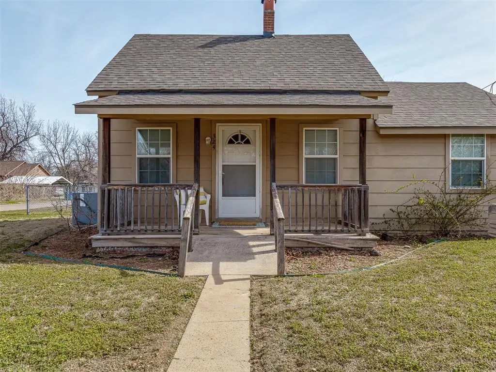 324 N Oak Street, Crescent, OK 73028 - #1