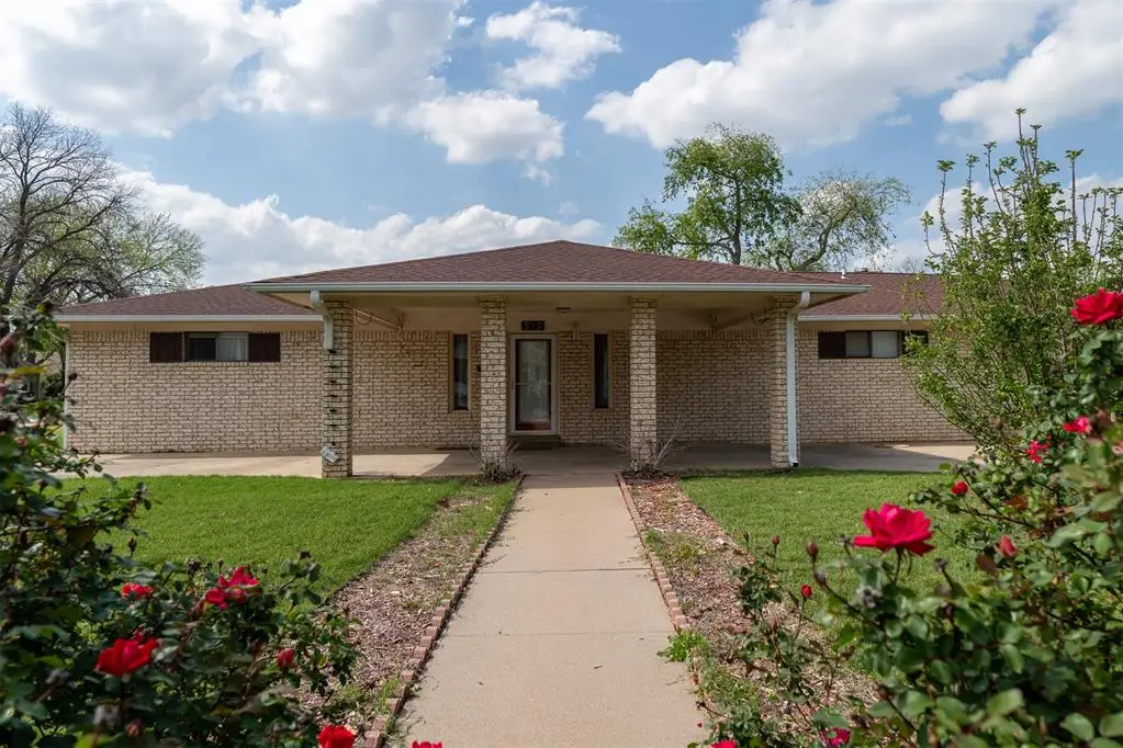 515 W Tennessee Avenue, Pauls Valley, OK 73075 - #1