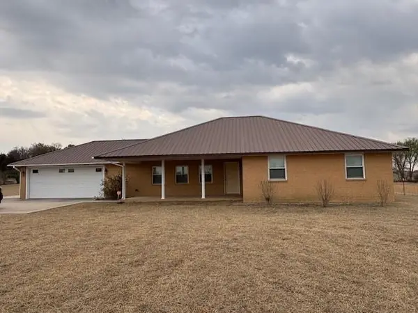 1923 W Columbia Street, Okemah, OK 74859