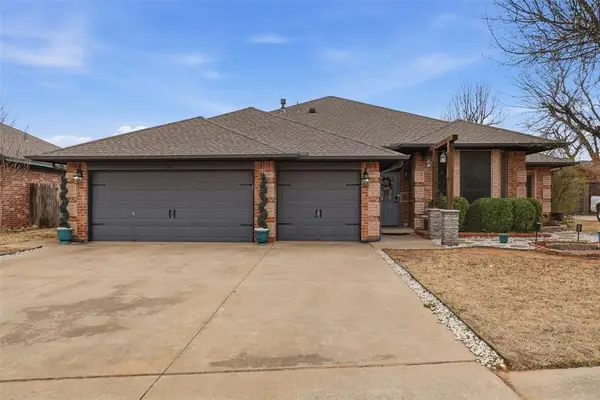 704 N Geronimo Way, Mustang, OK 73064