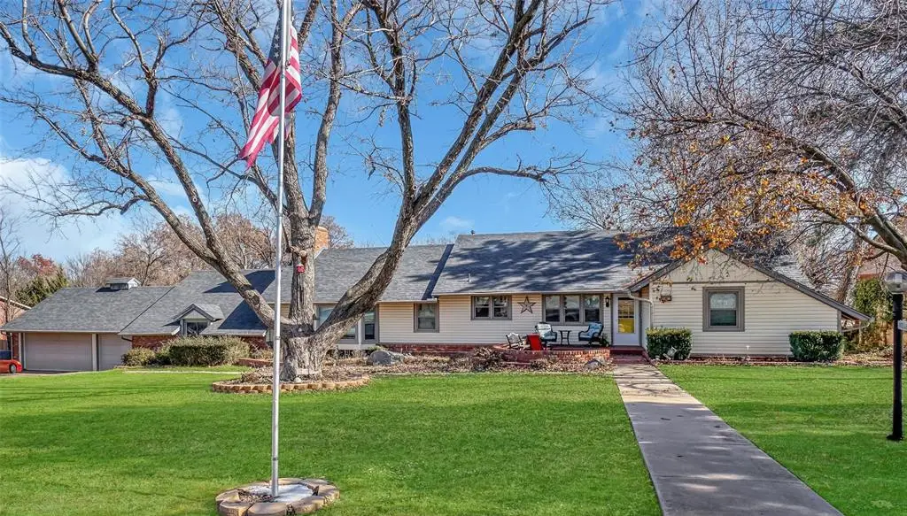 607 N College Street, Cordell, OK 73632 - #1