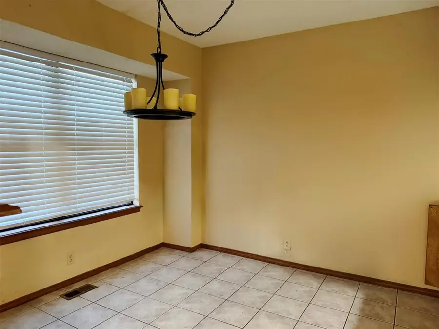 1913 Singingwood Avenue, Edmond, OK 73013 - #2