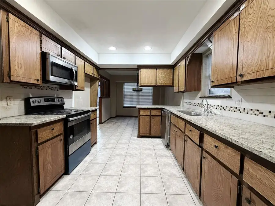 1913 Singingwood Avenue, Edmond, OK 73013 - #3