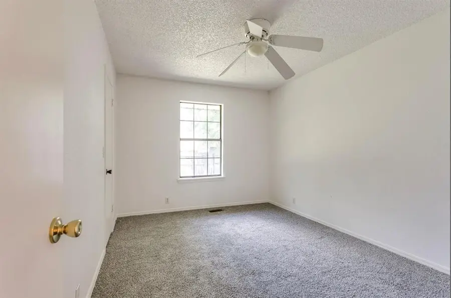 2713 S Summerfield Drive, Edmond, OK 73012 - #2