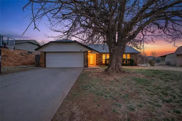 827 Lancaster Drive, Yukon, OK 73099