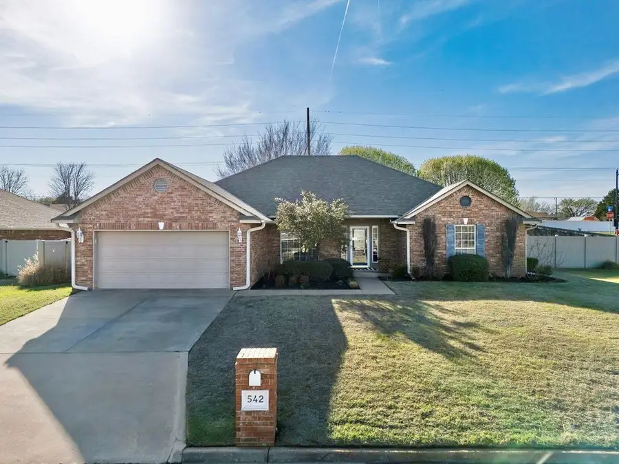 542 Lakeside Court, Shawnee, OK 74801 - #2