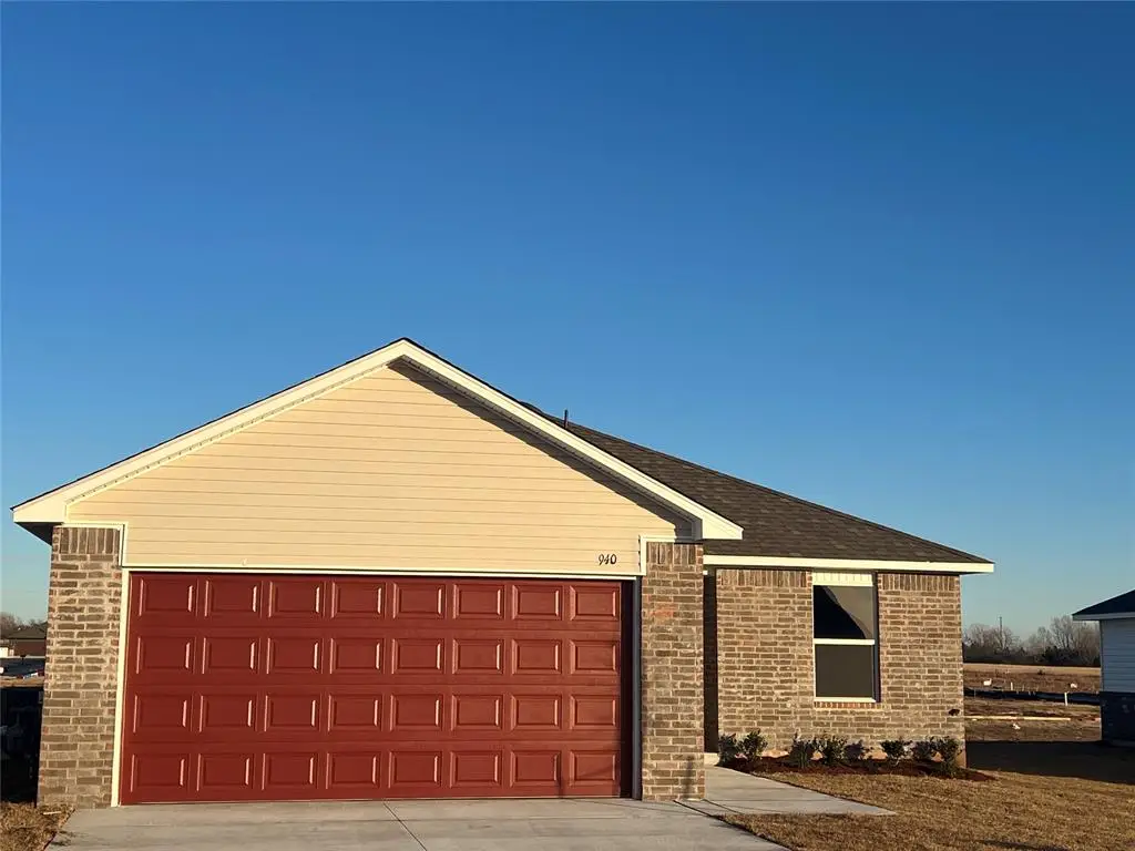 940 S Bear Lane, Mustang, OK 73064 - #1