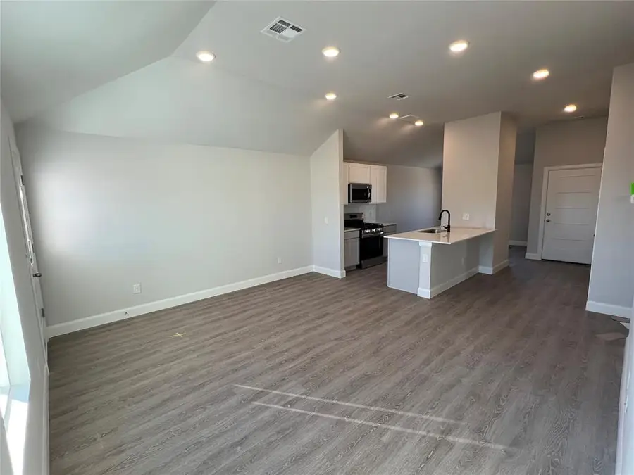 940 S Bear Lane, Mustang, OK 73064 - #2