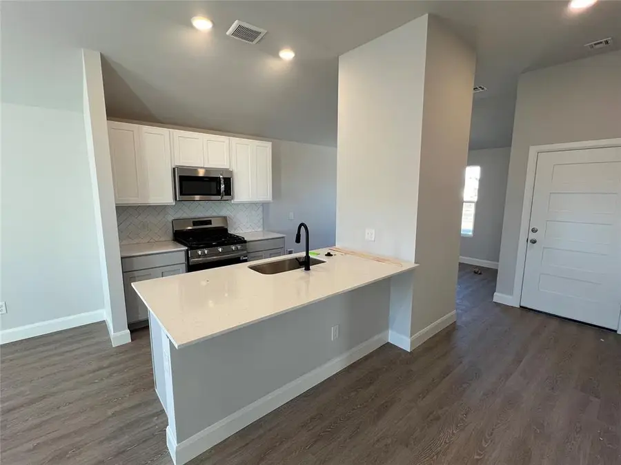 940 S Bear Lane, Mustang, OK 73064 - #3