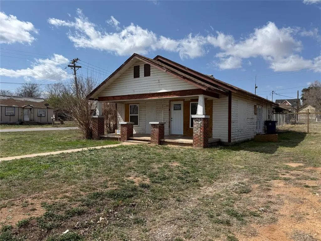 501 N Georgia Avenue, Mangum, OK 73554 - #1