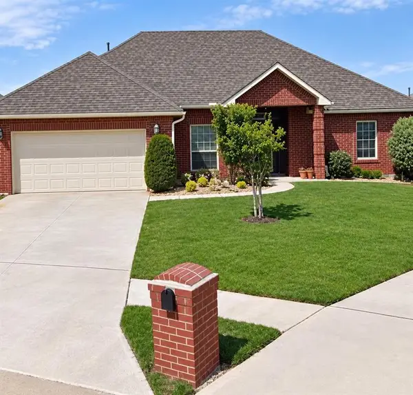 829 SW 40th Street, Moore, OK 73160