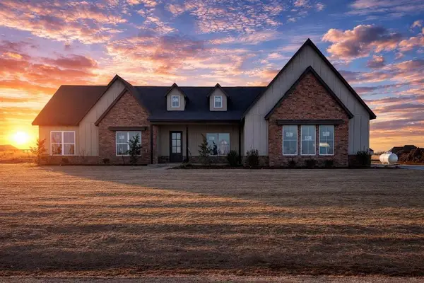 2541 S May Avenue, Guthrie, OK 73044