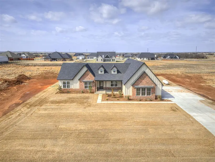 2541 S May Avenue, Guthrie, OK 73044 - #2