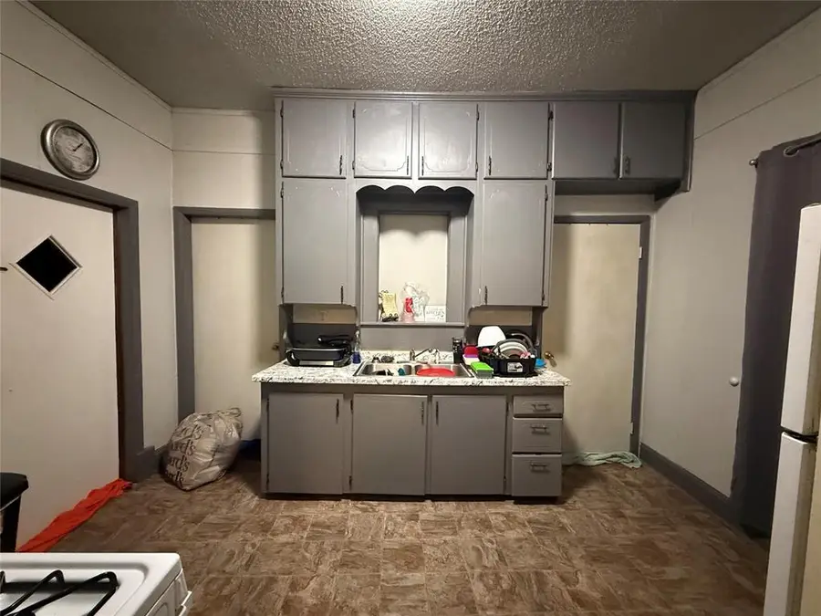 406 S Pine Street, Guthrie, OK 73044 - #3