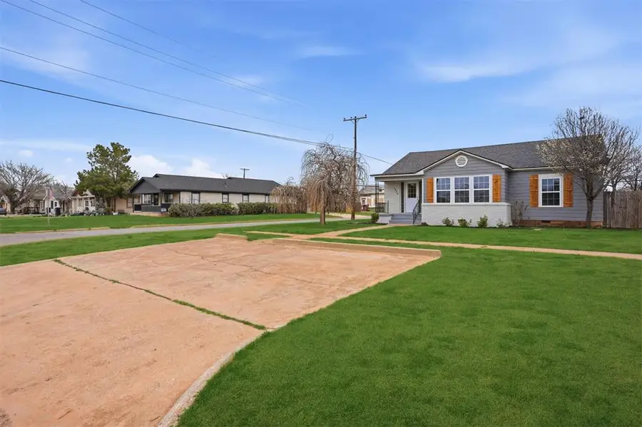 1020 N Lee Street, Altus, OK 73521 - #2