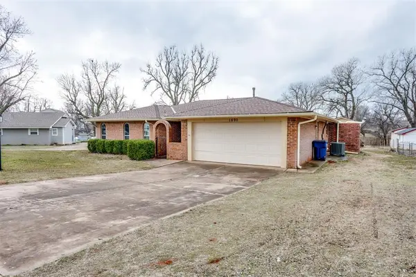1892 W Lake Park Drive, Mustang, OK 73064