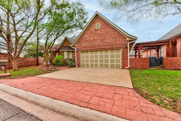 90 Olde Village Way, Edmond, OK 73013