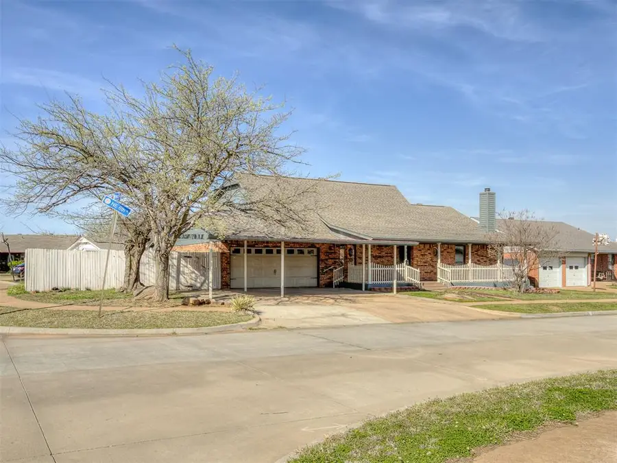 901 NE 6th Street, Moore, OK 73160 - #2