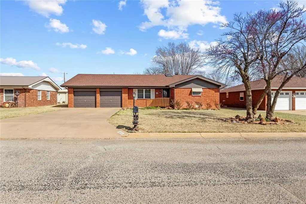 824 N Hunt Avenue, Hydro, OK 73048 - #1