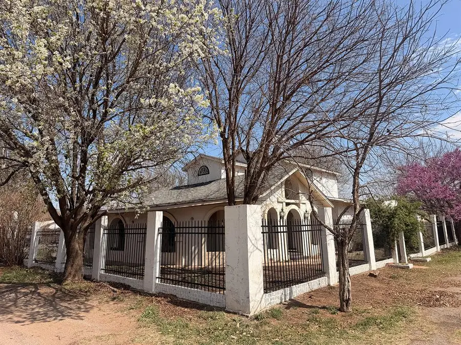 600 E Frederick Street, Tipton, OK 73570 - #2