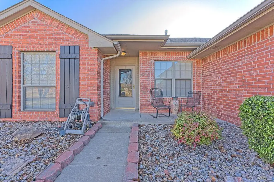 4116 S Kensington Drive, Moore, OK 73160 - #3