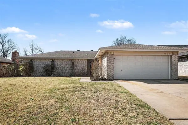 1104 NE 5th Street, Moore, OK 73160