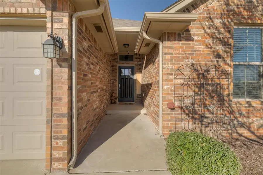 9305 Scarlet Boulevard, Yukon, OK 73099 - #2