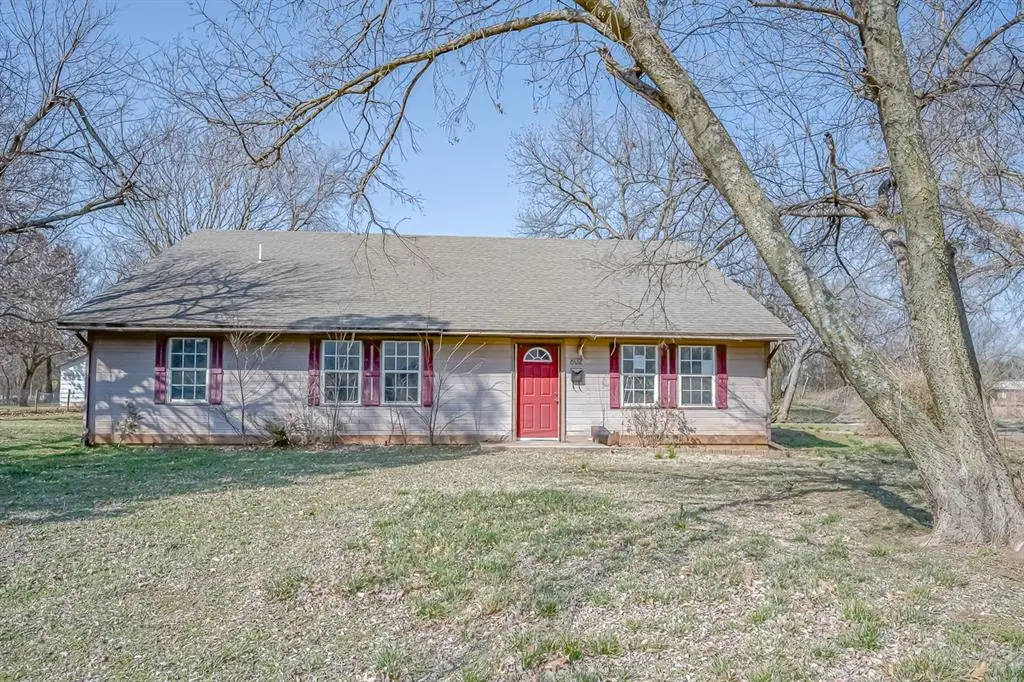 802 S 20th Street, Chickasha, OK 73018 - #1