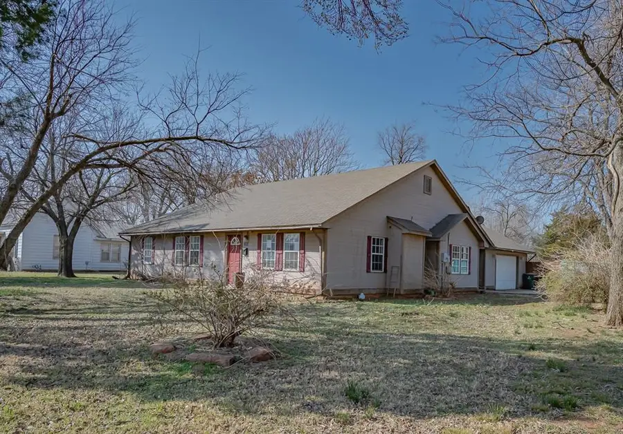 802 S 20th Street, Chickasha, OK 73018 - #3