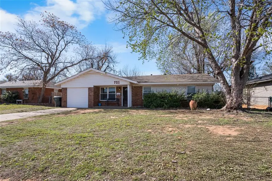 721 Hedge Drive, Midwest City, OK 73110 - #2