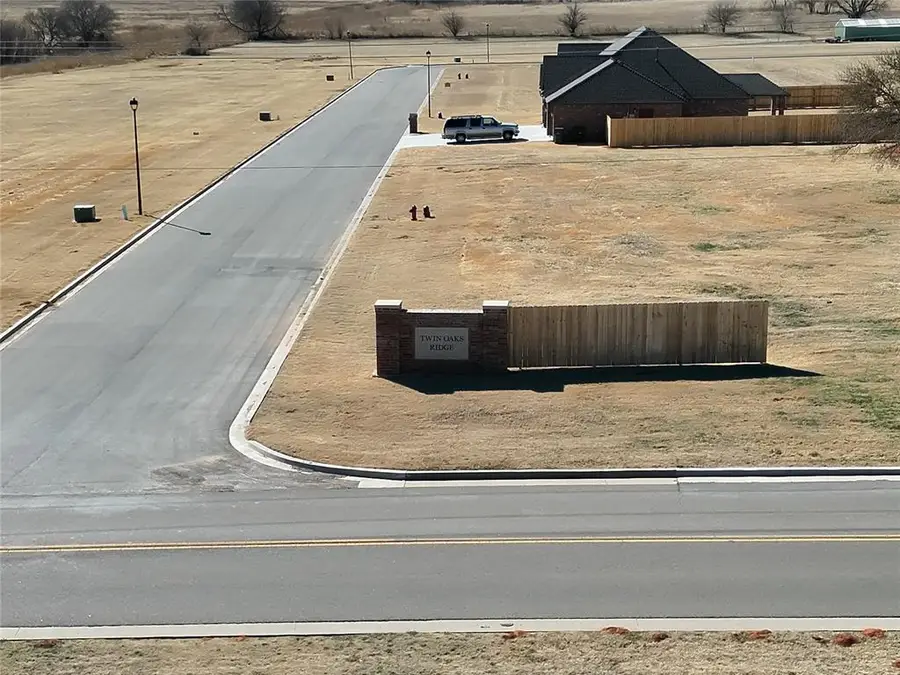 2 Flintlock Trail, Clinton, OK 73601 - #2