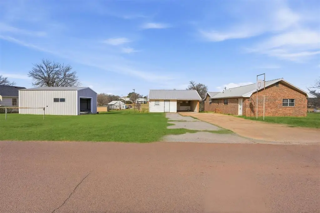 1013 N 3rd Street, Sayre, OK 73662 - #1