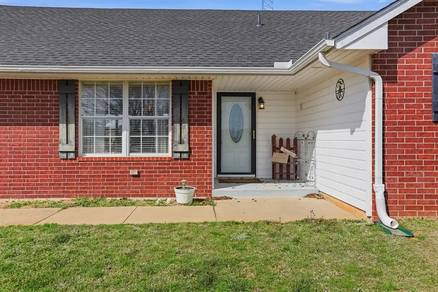 998 Garden Road, Tuttle, OK 73089 - #3