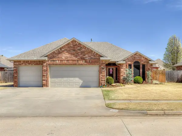 418 N Chisholm Trail Way, Mustang, OK 73064