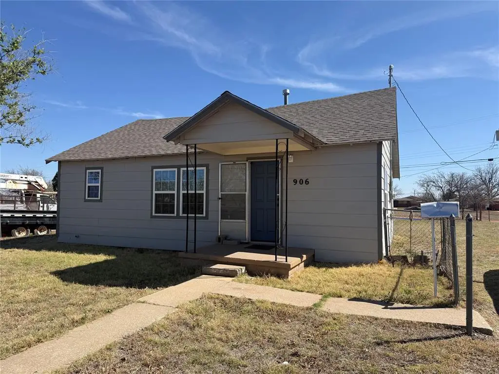 906 N Jackson Street, Altus, OK 73521 - #1