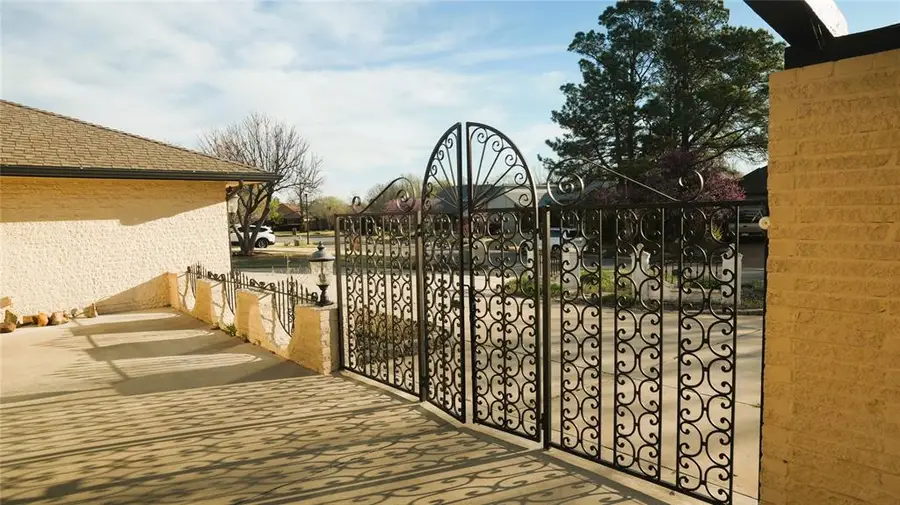 9721 Lakeland Road, Oklahoma City, OK 73162 - #3