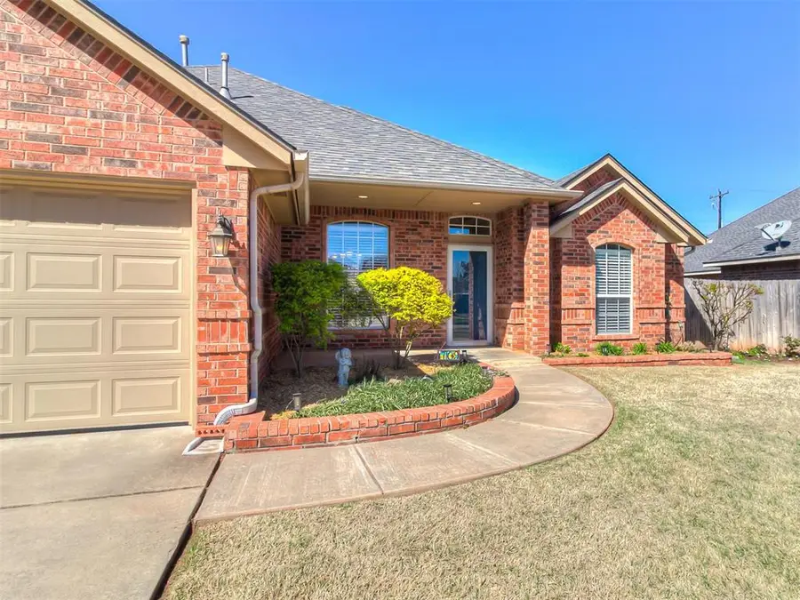 709 N Remington Way, Mustang, OK 73064 - #2