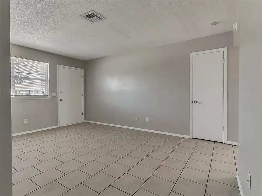 1035 NW 20th Street, Moore, OK 73160 - #3