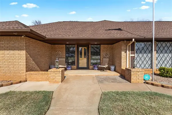 2400 Sunset Drive, Clinton, OK 73601
