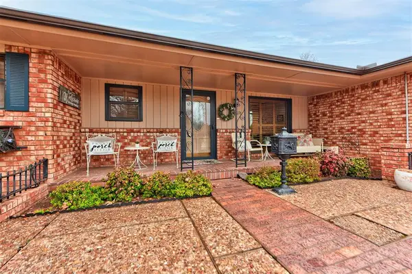 115 Briarwood Street, Moore, OK 73160