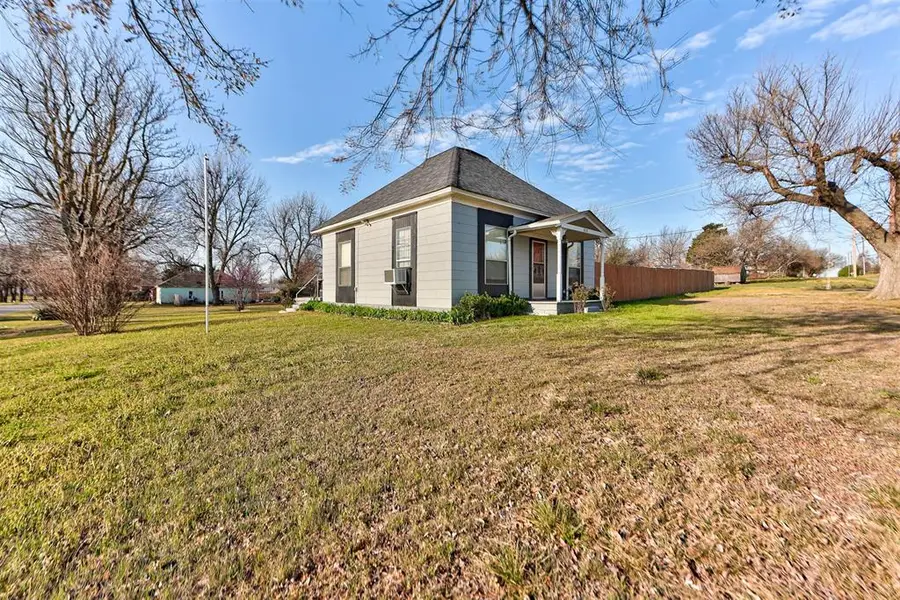 818 E Watts Street, El Reno, OK 73036 - #2