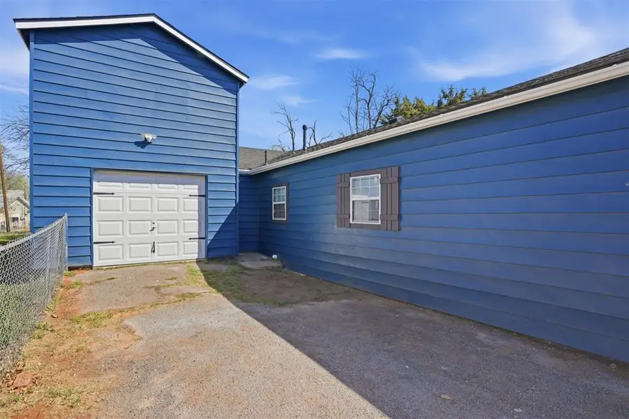 801 W 1st Street, Elk City, OK 73644 - #2