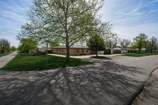 102 SE 1st Street, Tuttle, OK 73089