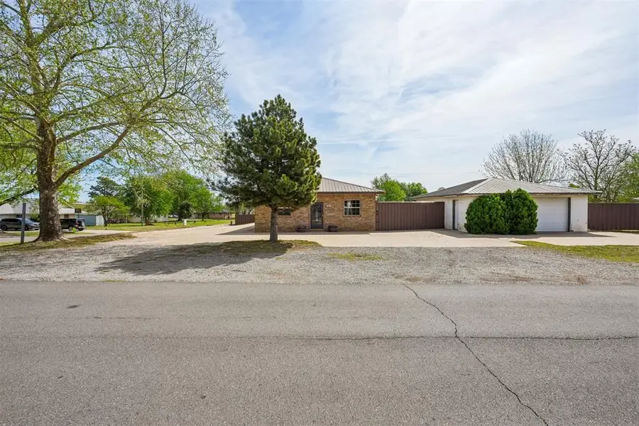 102 SE 1st Street, Tuttle, OK 73089 - #3