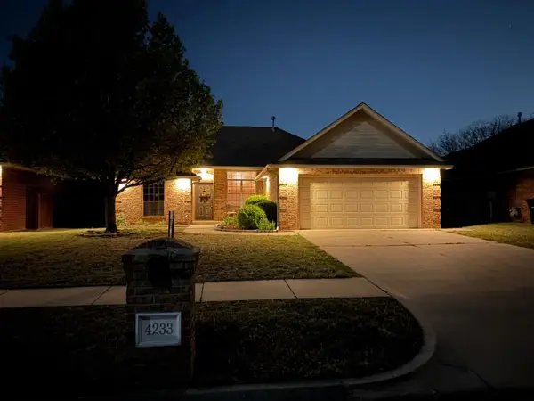 4233 Notting Hill Drive, Moore, OK 73160