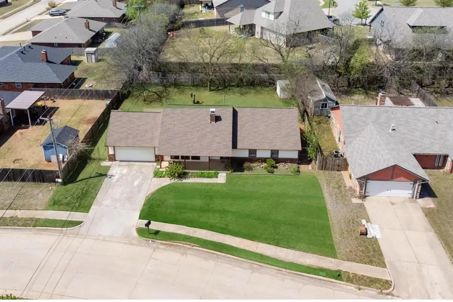 2109 N Lincoln Avenue, Moore, OK 73160 - #2