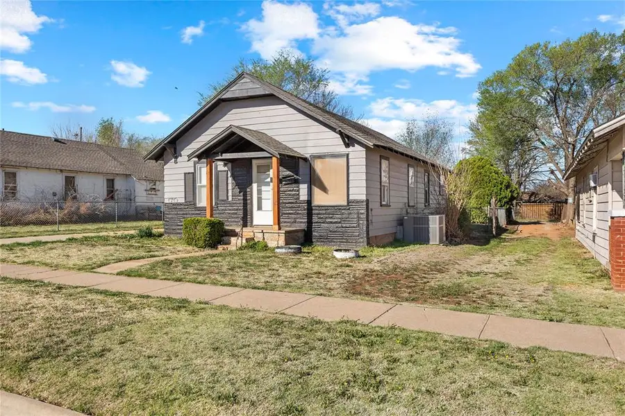 312 S 14th Street, Clinton, OK 73601 - #3