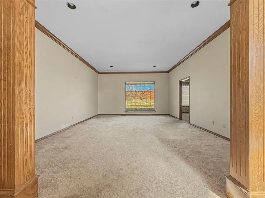 6816 N Waterwood Way, Warr Acres, OK 73132 - #2