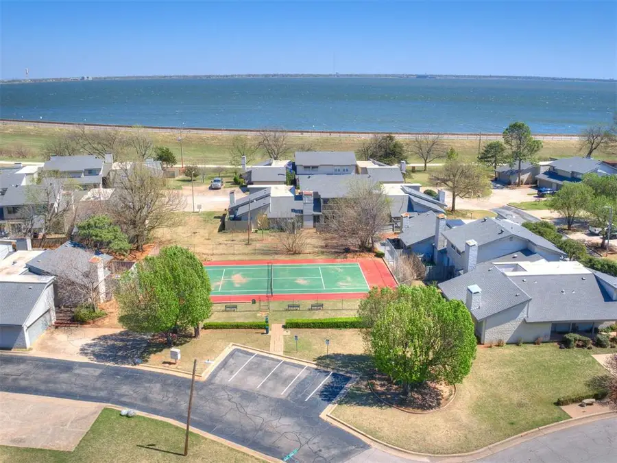 5841 Hefner Village Court, Oklahoma City, OK 73162 - #3