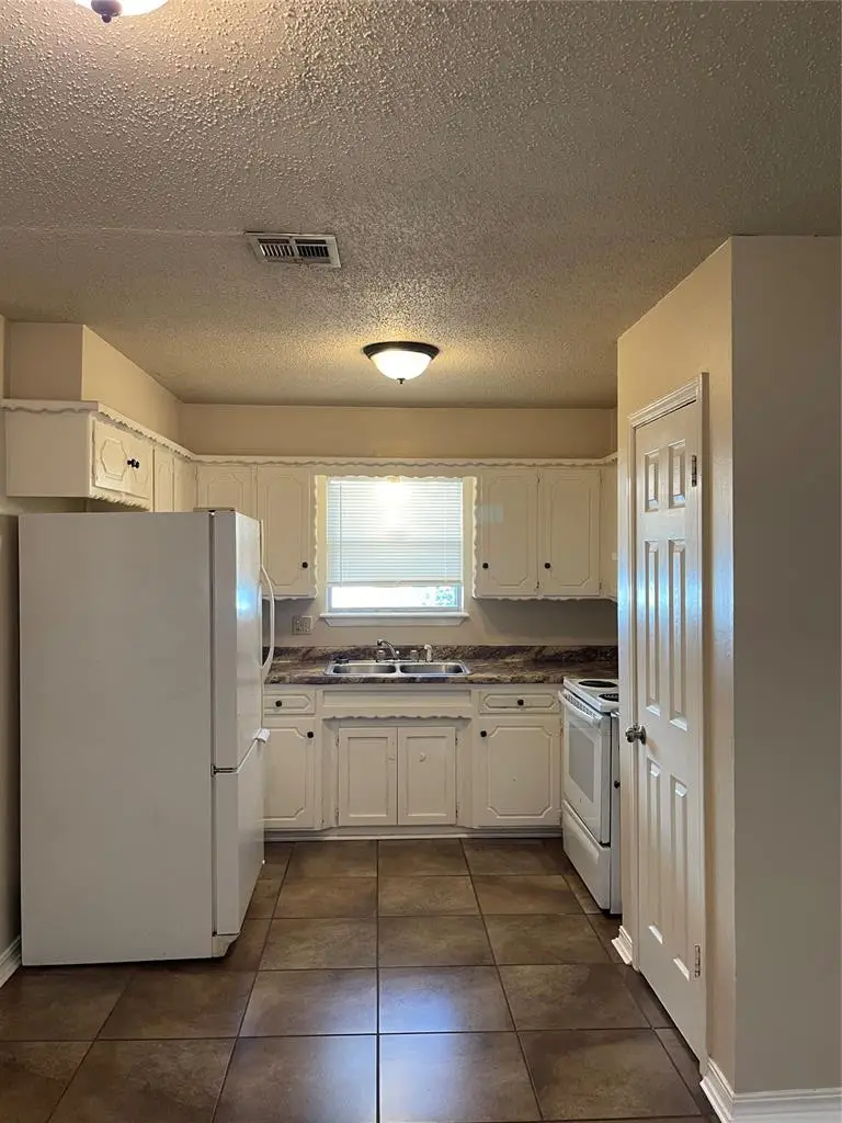 1004 Hampton Drive, Del City, OK 73115 - #3